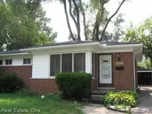 8865 KENBERTON Drive, Oak Park, MI 48237 1758