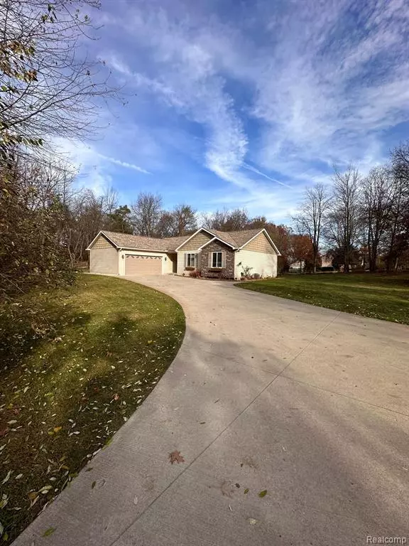 260 WOODRUFF LAKE Road,  Highland,  MI 48357 3563