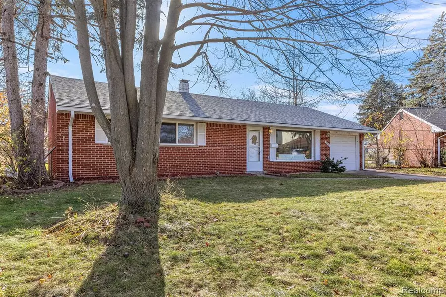 20429 ARMANDA, Clinton Township, MI 48035 2600