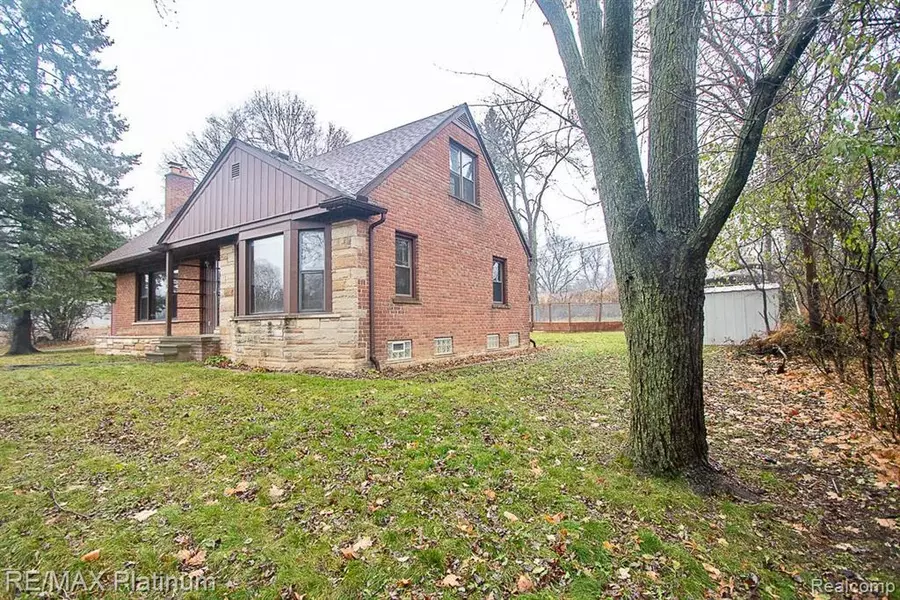 33166 Raphael Road, Farmington Hills, MI 48336 1774