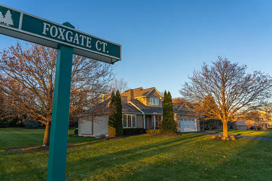 8027 Foxgate Court, Brighton, MI 48116