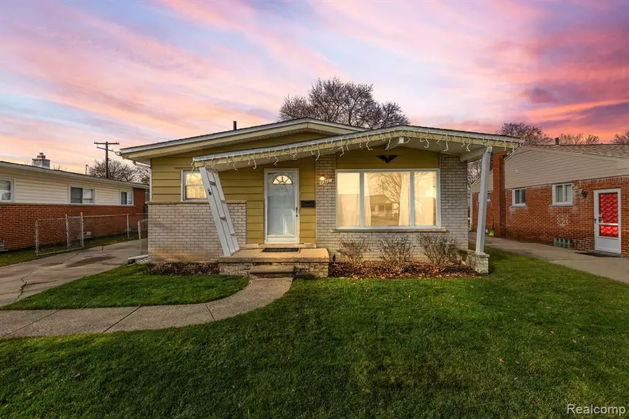 1211 N SELFRIDGE Boulevard, Clawson, MI 48017 1007