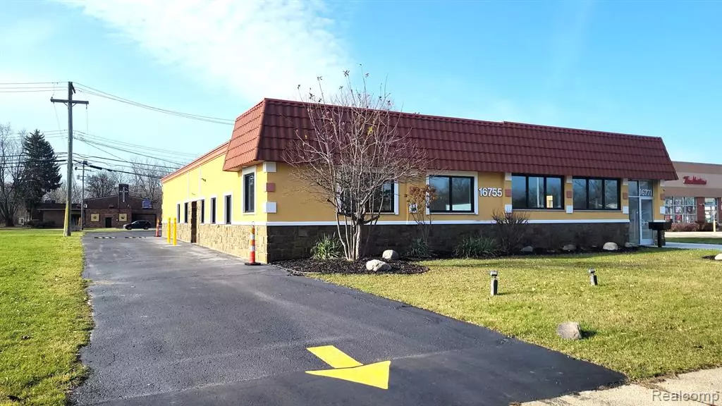 16755 MIDDLEBELT Road, Livonia, MI 48154 3317