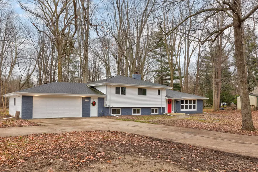 4135 Emerald Drive, Bridgeport, MI 48722 9570