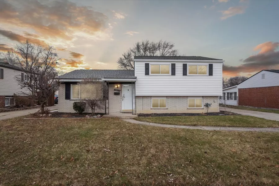 2333 Camel Drive, Sterling Heights, MI 48310 5221