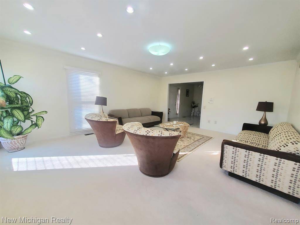 Bloomfield Hills, MI 48301 3701,4520 STONY RIVER Drive