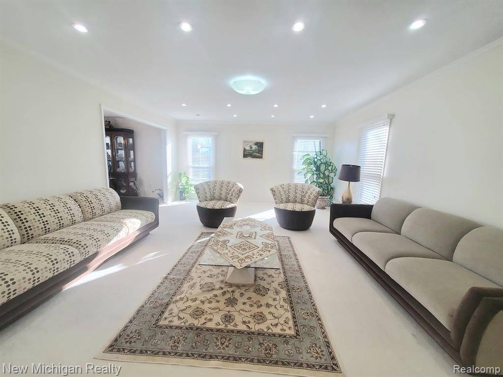 Bloomfield Hills, MI 48301 3701,4520 STONY RIVER Drive