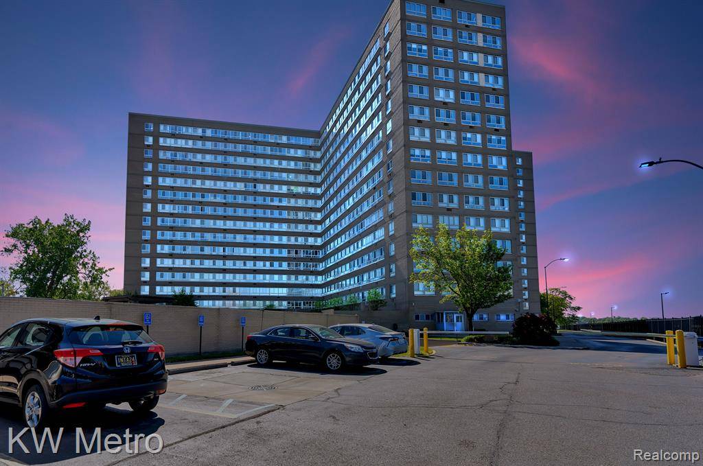 8900 E JEFFERSON Avenue, Detroit, MI 48214 4180