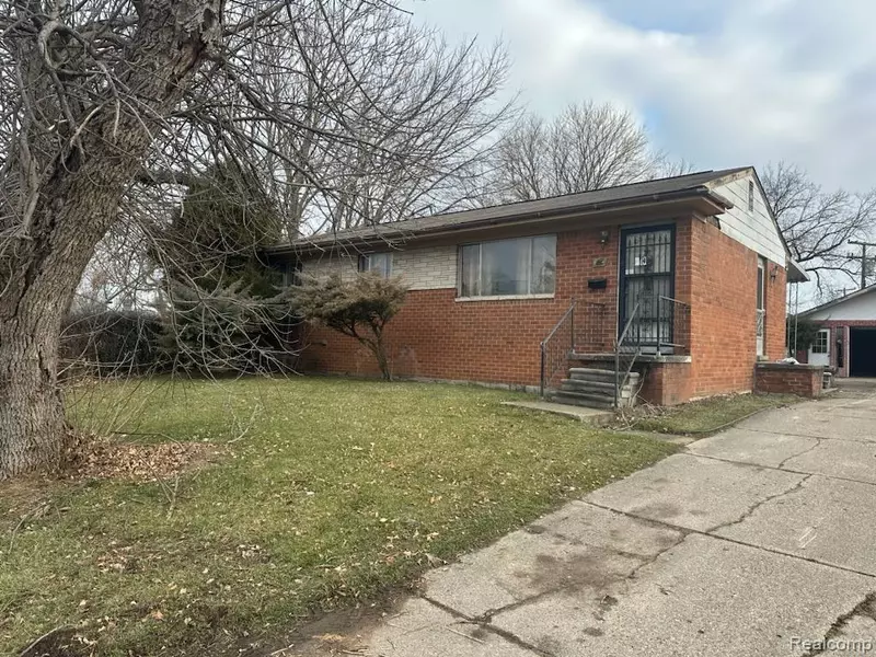 81 MEADLE, Mount Clemens, MI 48043 2437