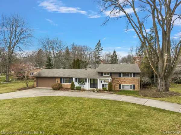 Bloomfield Hills, MI 48301 3312,442 DALEBROOK Lane