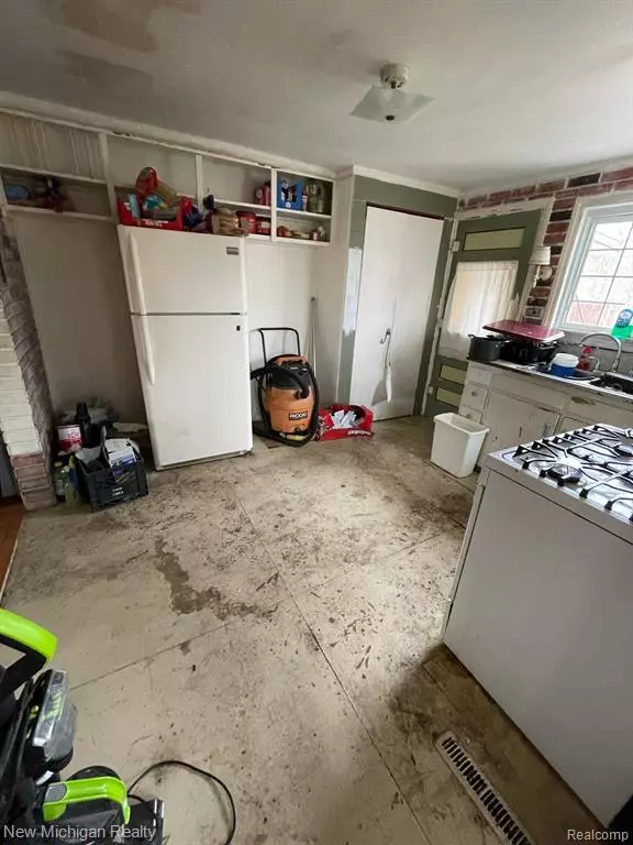 Corunna, MI 48817 1347,311 W STATE Street