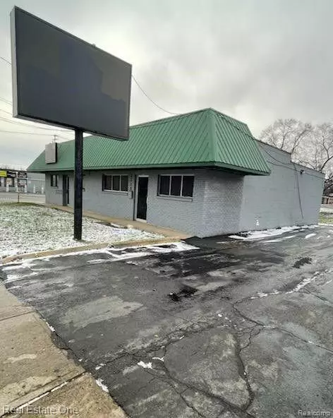 3318-3320 S Cedar St, Lansing, MI 48910 3436