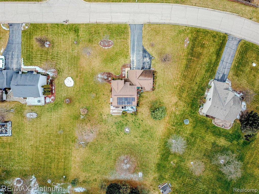 Fenton, MI 48430 8444,12422 PEABODY Drive