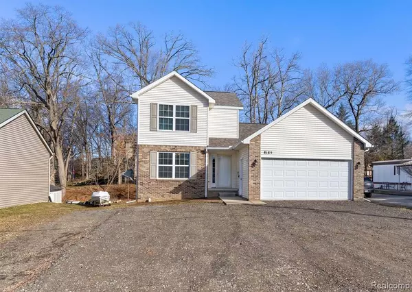 Brighton, MI 48114 9319,8185 DONNA LOU Drive