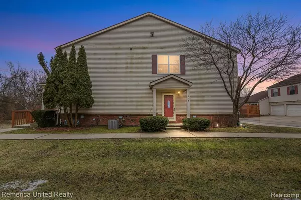 Howell, MI 48843 1057,816 OAKWOOD Drive