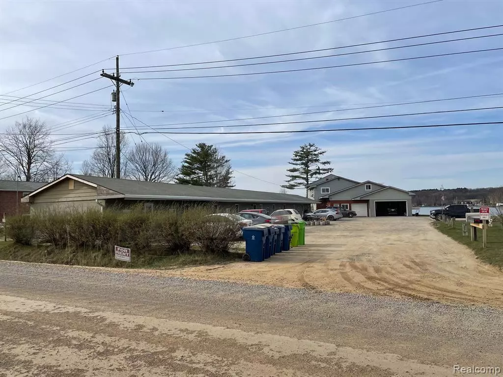 White Lake, MI 48386 1678,9470 PONTIAC LAKE Road