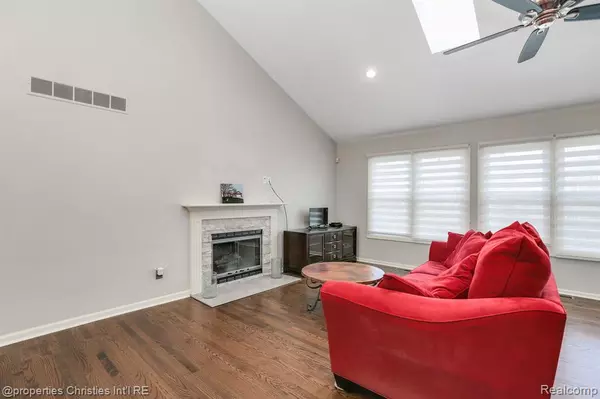 Farmington Hills, MI 48336 1900,24411 RIDGEVIEW Drive