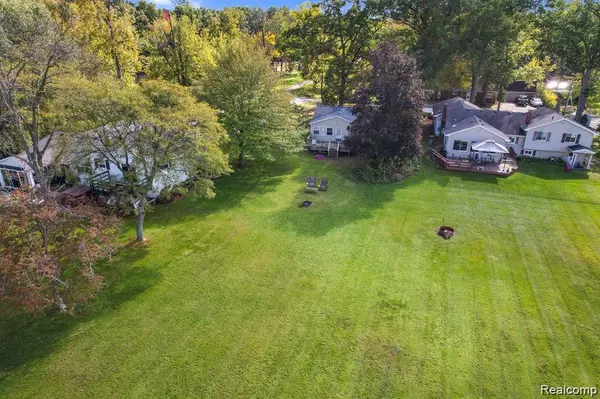 Wixom, MI 48393 1521,2910 LOON Drive