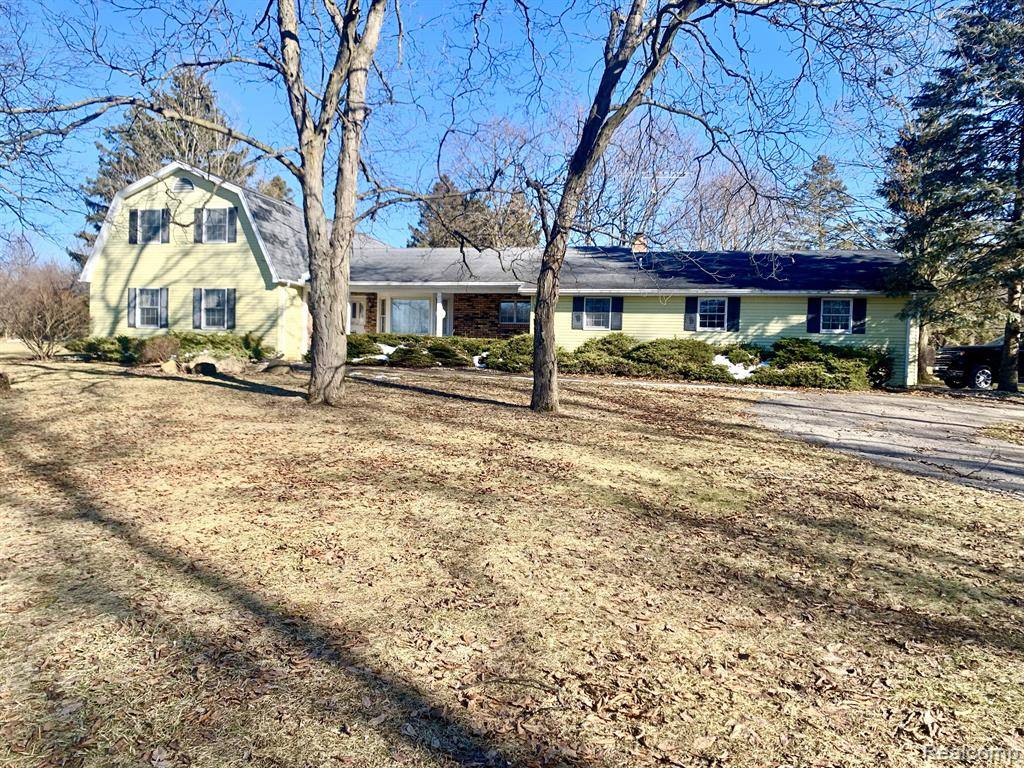 475 RUSTIC HILLS Road, Holly, MI 48442 9403