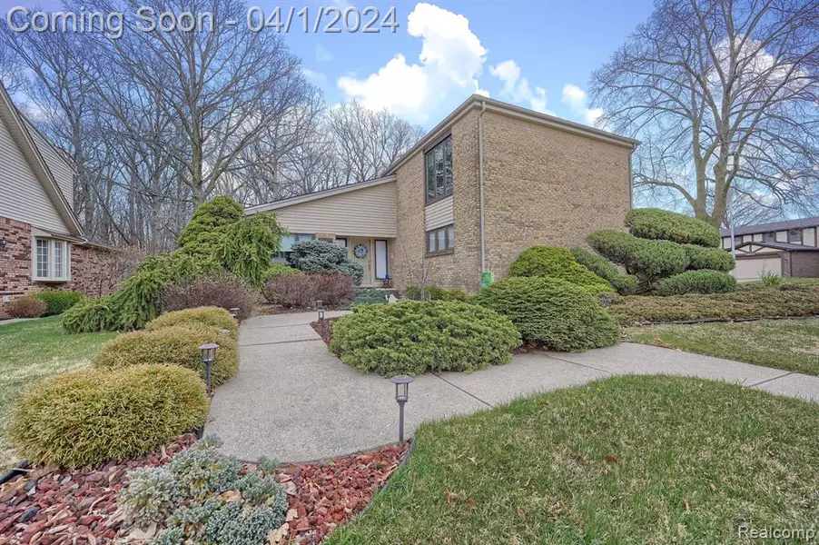 20275 WELLESLEY Street, Riverview, MI 48193 7937