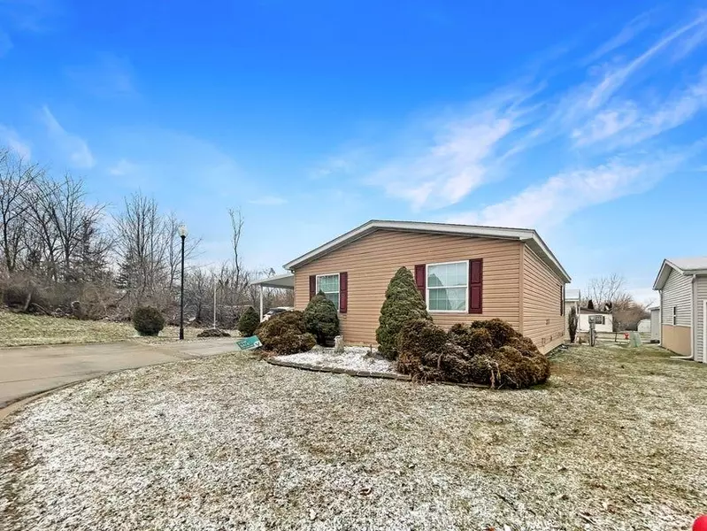 297 Dennis K Court Court, White Lake, MI 48386