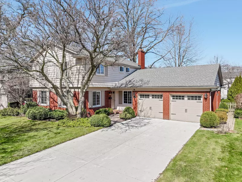 580 N BRYS Drive, Grosse Pointe Woods, MI 48236 1247