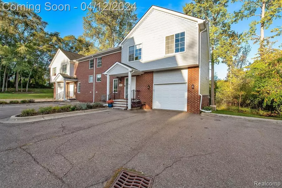 2040 DECKER Road, Walled Lake, MI 48390 2526