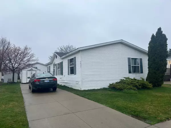 46321 Abbey Drive, Macomb, MI 48044