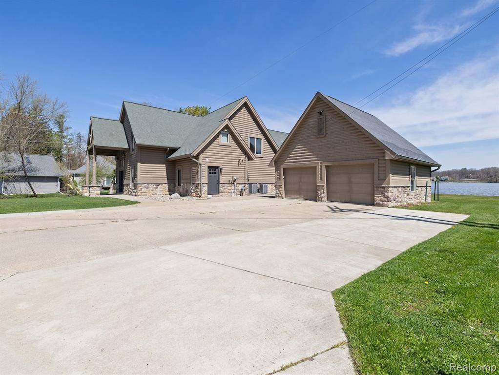 Howell, MI 48843 1740,294 HARVARD Drive