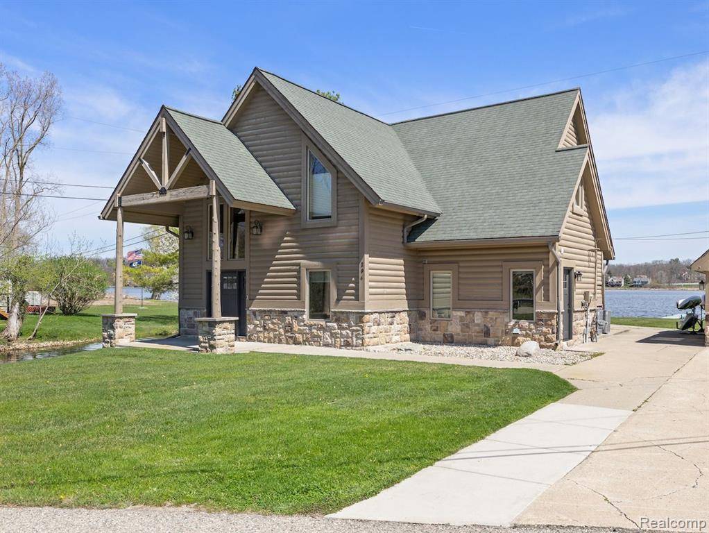 Howell, MI 48843 1740,294 HARVARD Drive
