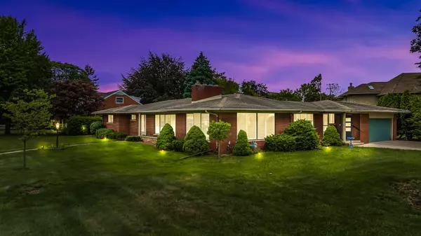 60 MOORLAND Drive,  Grosse Pointe Shores,  MI 48236 1112