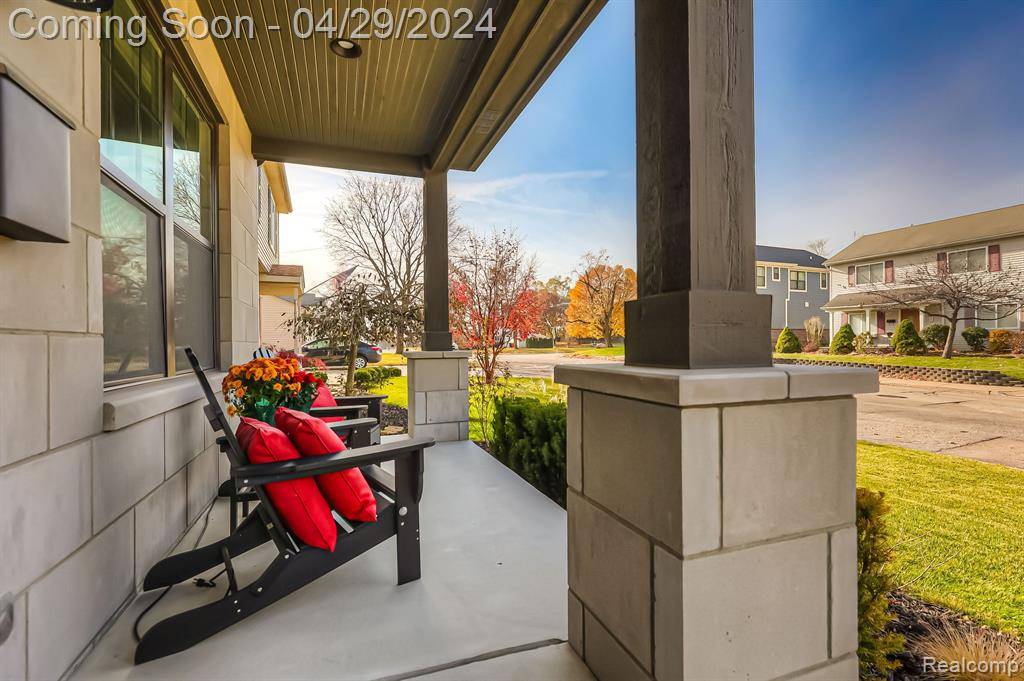 Rochester, MI 48307 2108,748 ELIZABETH Street