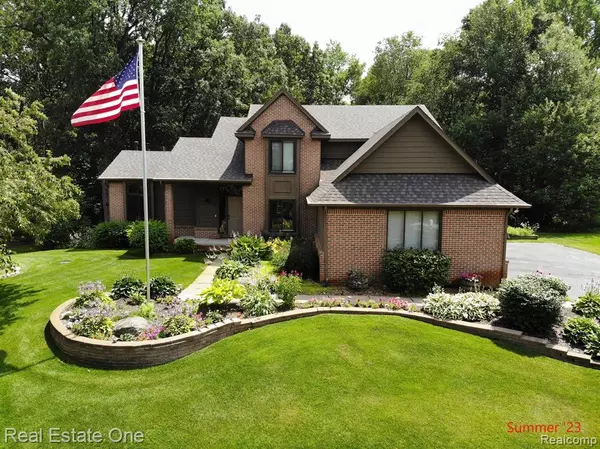 9827 OAK VALLEY Drive,  Clarkston,  MI 48348 4173