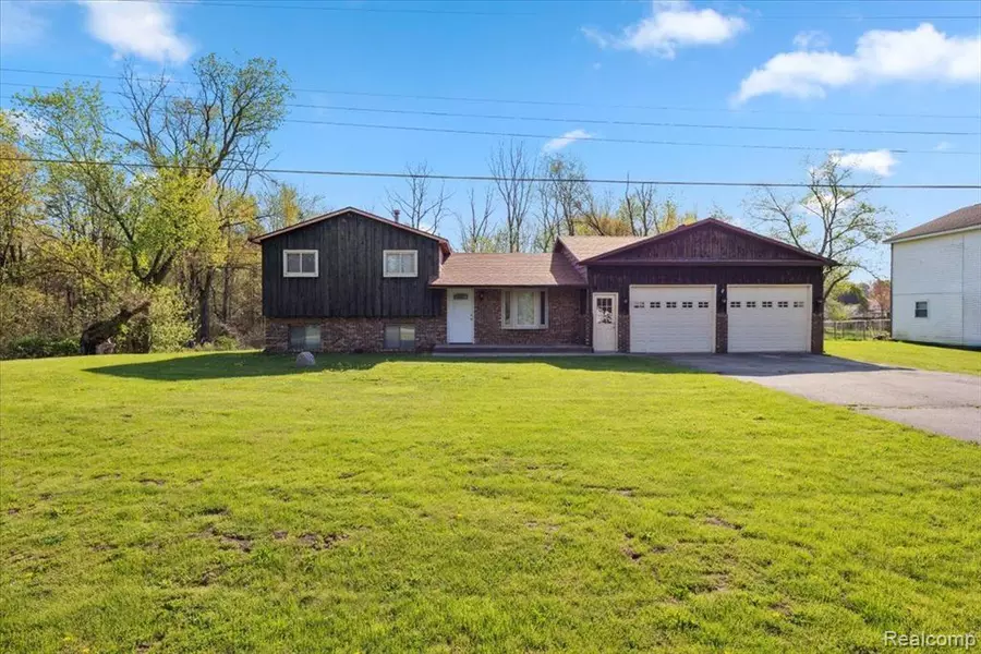 15641 MCCASLIN LAKE Road, Linden, MI 48451 9642