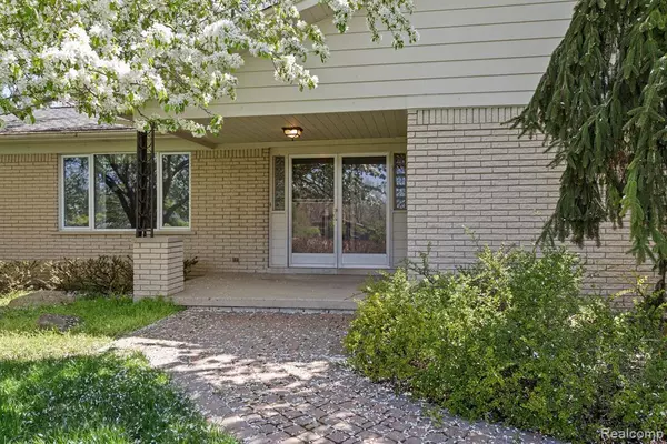 Farmington Hills, MI 48336 1010,25826 FARMINGTON Road