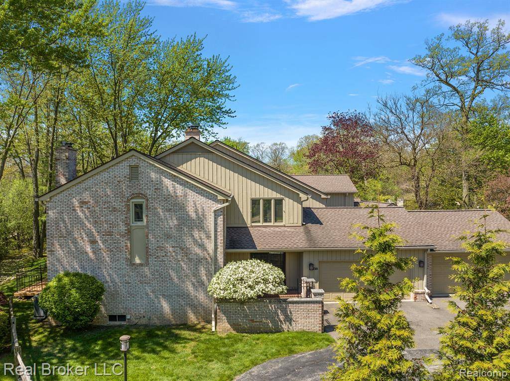 Bloomfield Hills, MI 48304 1560,1472 TIMBERVIEW Trail