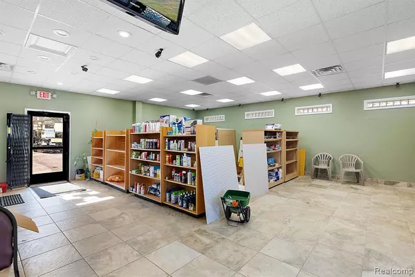 Lathrup Village, MI 48076 3406,27241 SOUTHFIELD Road