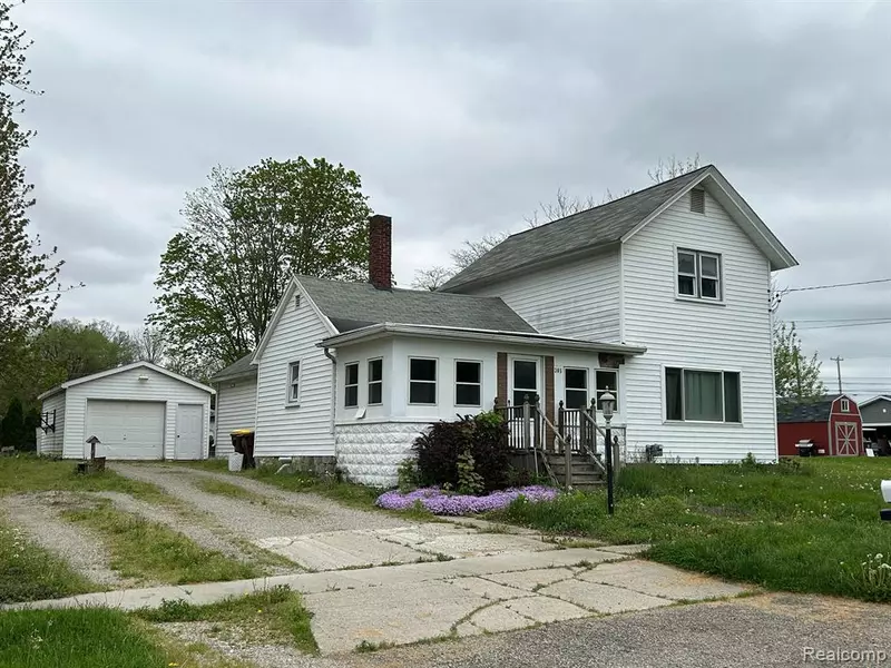 305 E WASHINGTON Avenue, Vernon, MI 48476