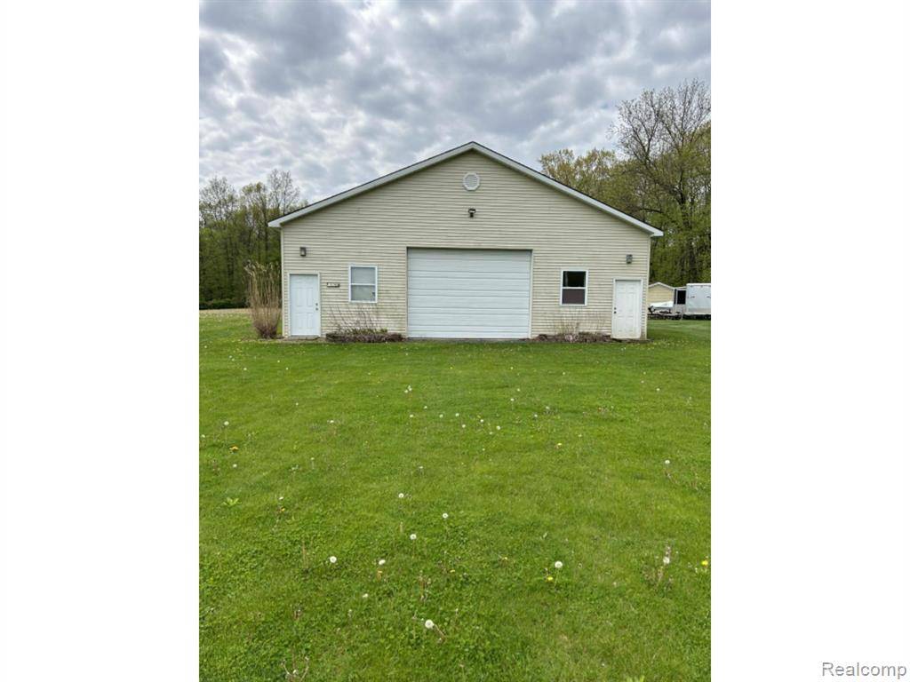 Linden, MI 48451 9792,10069 SILVER LAKE Road