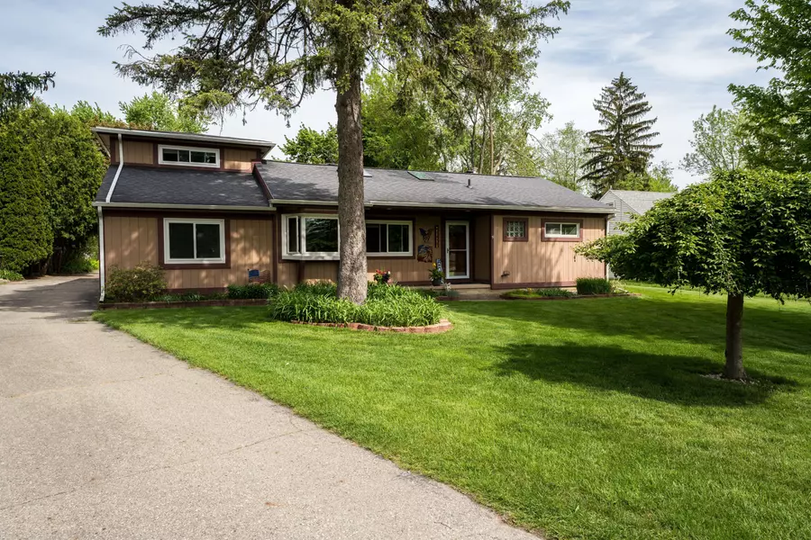 1479 N PONTIAC Trail, Walled Lake, MI 48390 3145