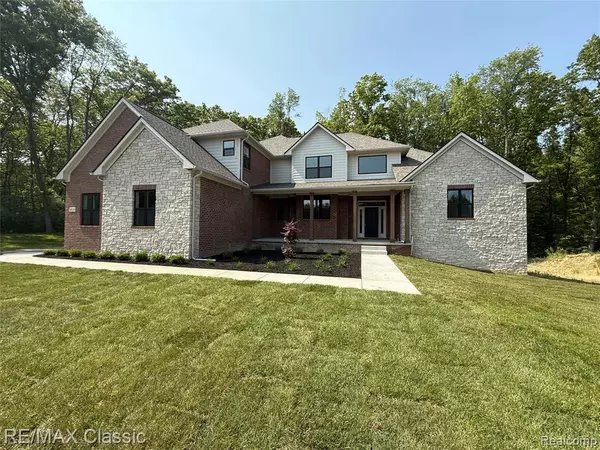 2836 Pine Bluffs ct, Highland, MI 48356