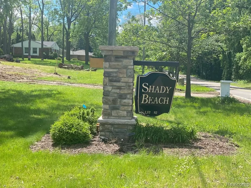 Orchard Lake, MI 48324,3548 SHADY BEACH Boulevard