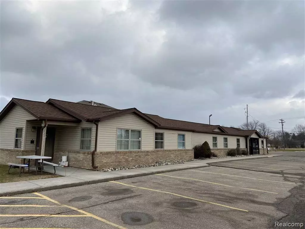 Grand Blanc, MI 48439 1867,8392 HOLLY Road