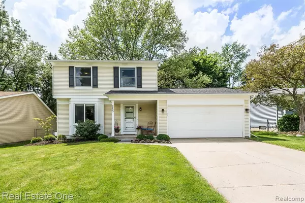 255 WELLINGTON Drive,  South Lyon,  MI 48178