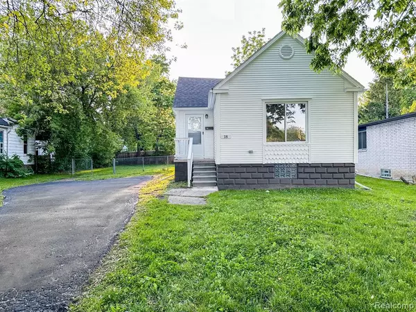 18 MEADLE Street, Mount Clemens, MI 48043 2323