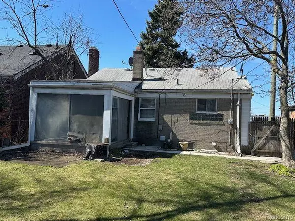 Detroit, MI 48224 2539,10384 BEACONSFIELD Street