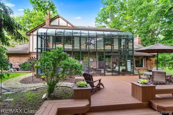 Farmington Hills, MI 48167 9070,38605 Deerwood Court