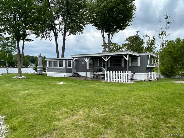 Lake, MI 48632 9059,629 N CROOKED LAKE Drive