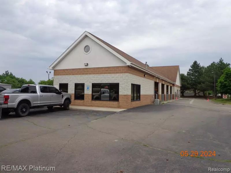 1017 E GRAND BLANC Road, Grand Blanc, MI 48439 8935