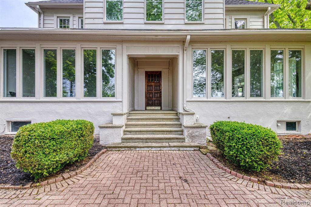 Grosse Ile, MI 48138 1926,28059 ELBA Drive